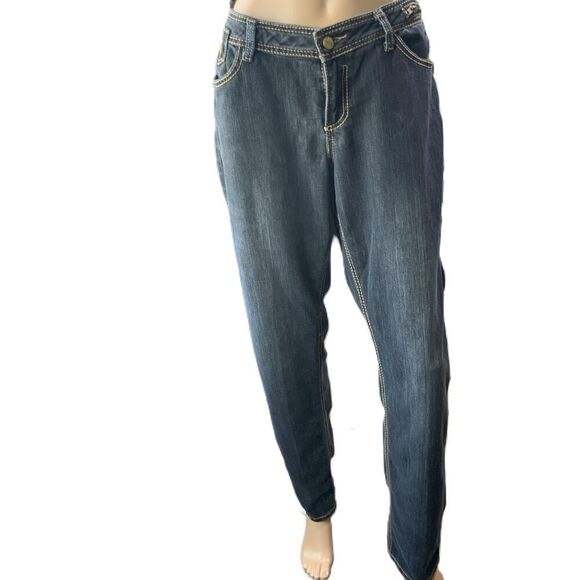 Dereon Dark Wash Contrast Stitching Decorative Pockets Relaxed Fit Jeans 13/14 - Picture 2 of 15